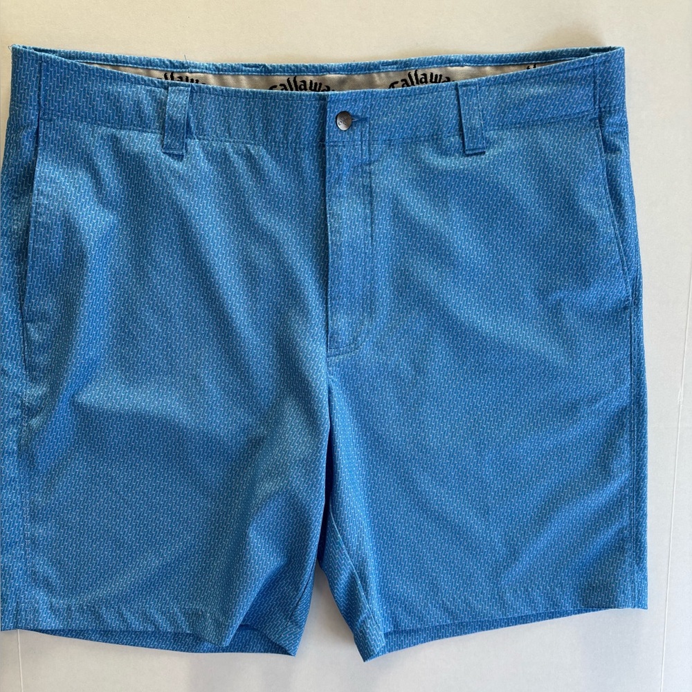 Callaway men’s golf shorts.‎ Sz. 38. Zip button closure. Performance novelty